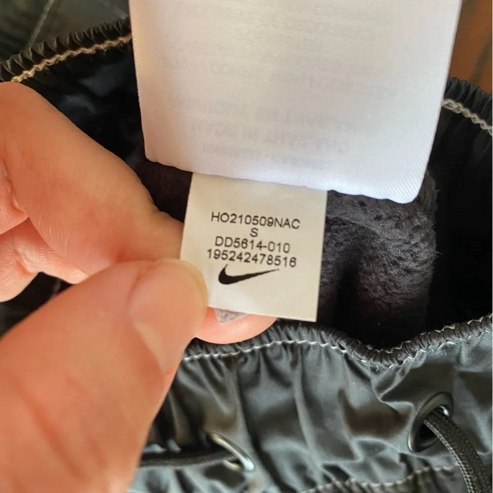 Nike Women’s Pinstripe Black Thermal Joggers – Size Small very warm and soft - Picture 15 of 15